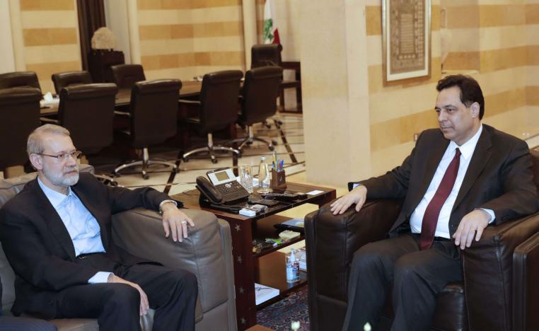 دياب (يمين) يلتقي  رئيس البرلمان الإيراني علي لاريجاني 