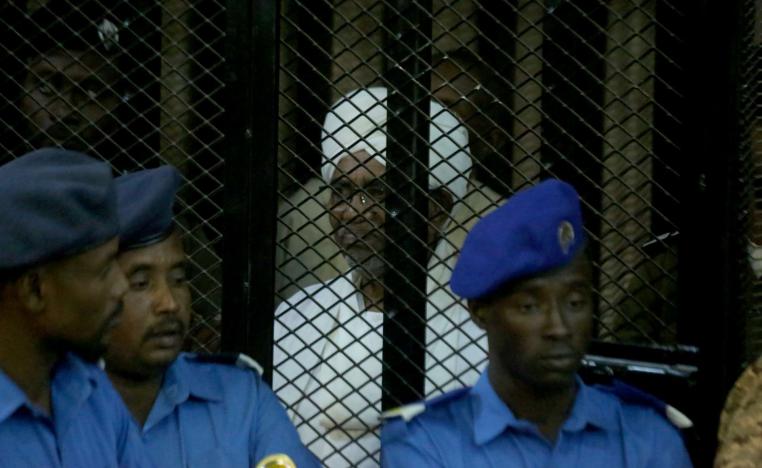 البشير مطلوب في قضايا القتل والإبادة وجرائم حرب