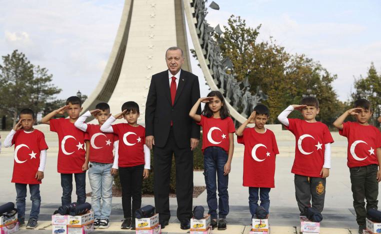 أردوغان يستميل الأتراك بمناهج تعليمية ترسخ أفكار حزبه