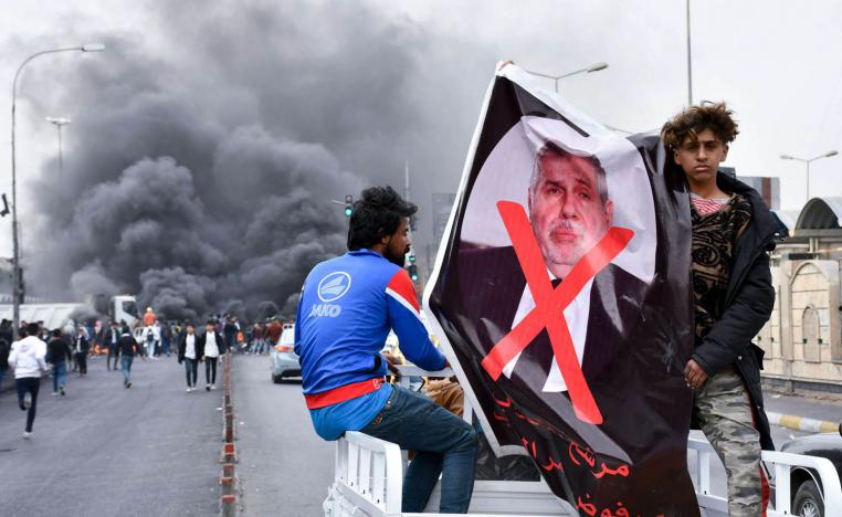 عراقيون يحتجون على اختيار محمد علاوي لرئاسة الحكومة