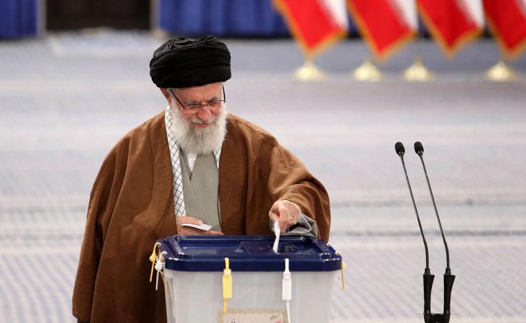 المرشد الأعلى علي خامنئي يدلي بصوته في الانتخابات الإيرانية