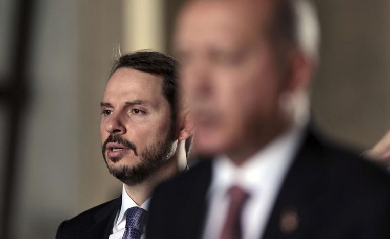 أردوغان لم يعد يستطيع التغطية على فشل صهره في انقاذ اقتصاد تركيا