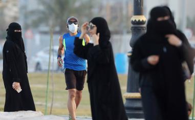 اجراءات استباقية بمنع التجمعات للسيطرة على الفيروس