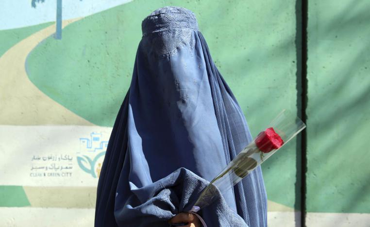 افغانية تحتفل بعيد المرأة وسط كابول