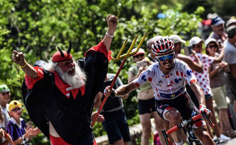 منظمو طواف فرنسا يدرسون اقامة أول ثلاثة أيام من السباق وسط قيود على عدد المتفرجين