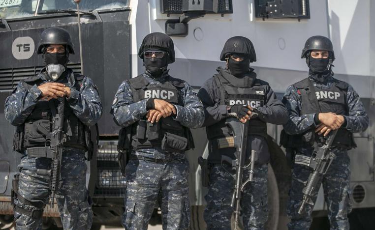 قوات الأمن التونسي يقظة للإرهابيين والفيروس معا