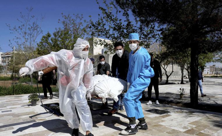 جثث كورونا تجتاح المقابر الإيرانية
