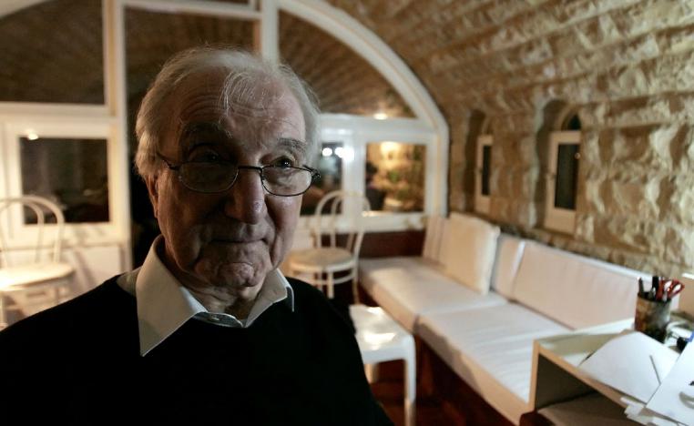 Photo taken on April 24, 2009 shows Iraqi architect Rifat Chadirji at his home office in the coastal Lebanese town of Halat