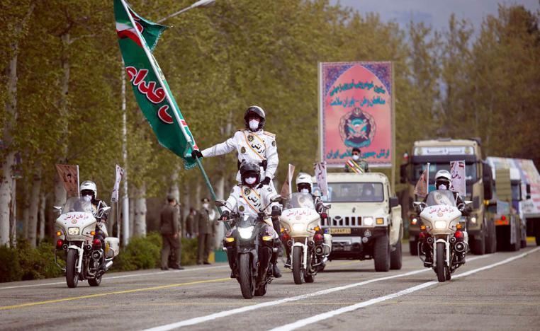 استعراض للجيش الإيراني وسط طهران