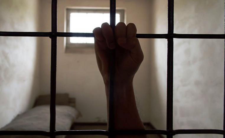 قنبلة انسانية موقوتة اذا صح تفشي وباء كورونا داخل السجون الايرانية