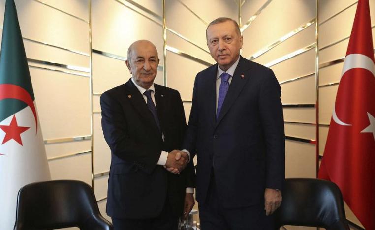 الرئيس التركي رجب طيب اردوغان ونظيره الجزائري عبدالمجيد تبون