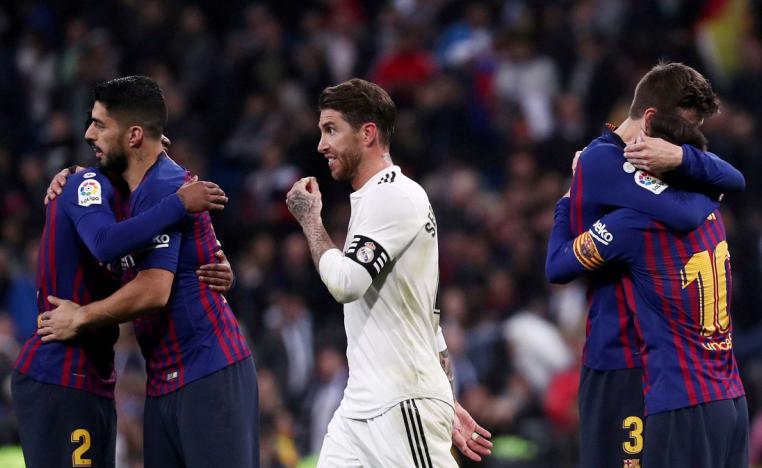 لاعبو فريقي برشلونة وريال مدريد