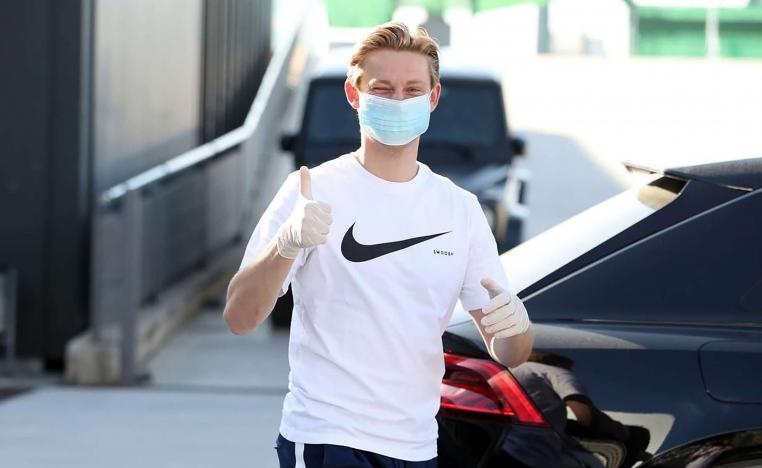 دي يونغ سعيد للاندماج مجددا مع المستطيل الأخضر