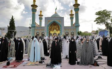 استئناف الأنشطة الدينية والتجارية ينعش انتشار كورونا في إيران