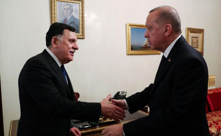 الرئيس التركي رجب طيب اردوغان مع رئيس حكومة الوفاق فايز السراج