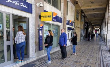 الحياة تعود تدريجيا الى طبيعتها في تونس
