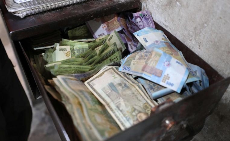 انهيار الليرة عقد الوضع الاقتصادي والمالي في سوريا