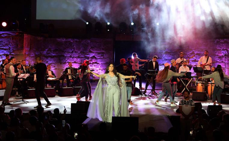 الفنانة لطيفة التونسية خلال مشاركتها في دورة 2019 من مهرجان قرطاج الدولي