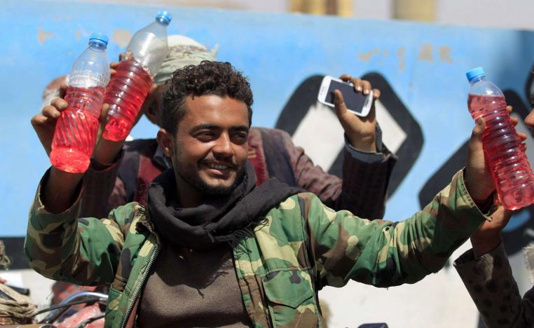الحوثيون يجبرون السكان في مناطق سيطرتهم على تمويل جبهات القتال