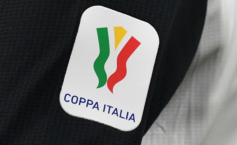 خدمة ذاتية خلال الاحتفال بالتتويج لاحتواء انتشار فيروس كورونا