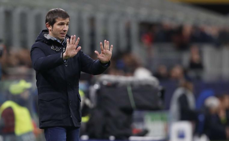 فالنسيا يقيل سيلادس بعد التأكيد على بقائه