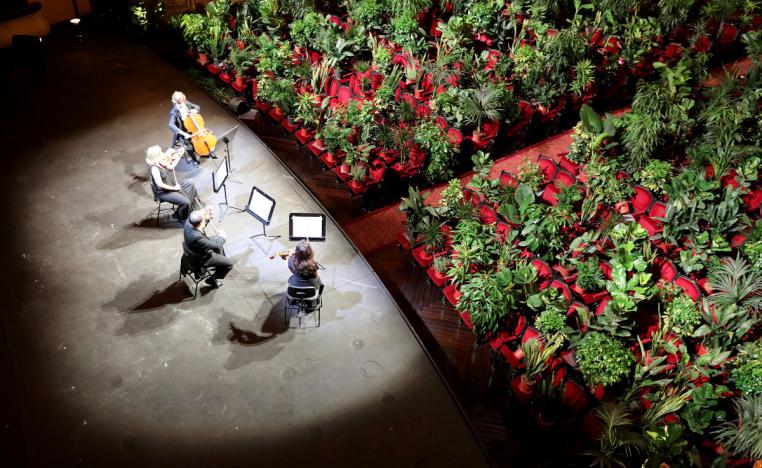 نباتات تحضر عرضا موسيقيا في اوبرا برشلونة