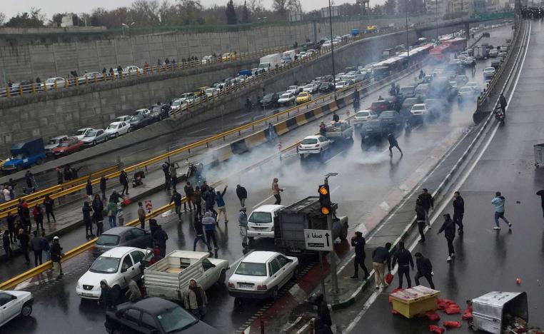 أجهزة النظام الديني في ايران أخمدت بالقوة احتجاجات طالبت برحيل النظام