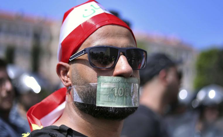 الليرة تتخطى عتبة الـ7 آلاف مقابل الدولار