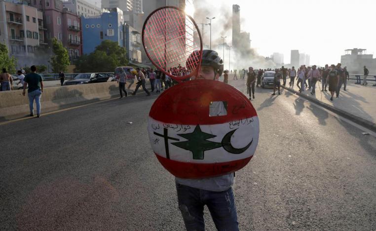 لبناني في تظاهرة وسط بيروت