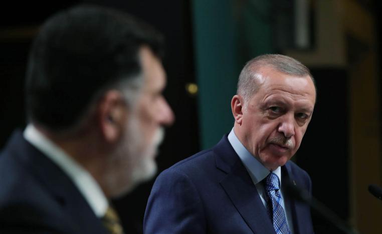 الرئيس التركي رجب طيب أردوغان في مؤتمر صحفي مع رئيس حكومة الوفاق الليبية فايز السراج