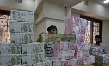 الليرة التركية تصل أدنى مستوى لها مقابل الدولار