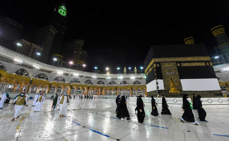  وصول الحجاج إلى المطاف حول الكعبة في المسجد الحرام 