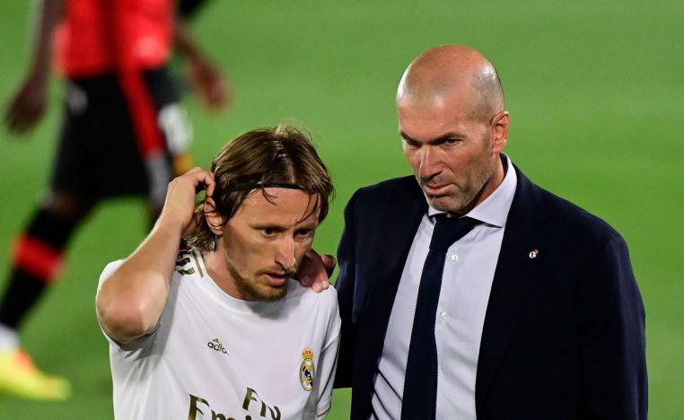 الملكي يتصدر الترتيب برصيد 71 نقطة، بفارق نقطة أمام غريمه الكاتالوني 