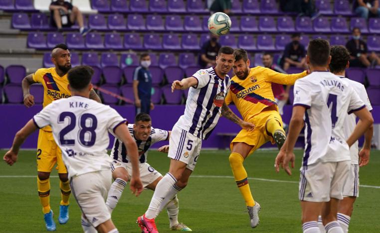 برشلونة يتمسك بفرصته الضئيلة في احراز اللقب