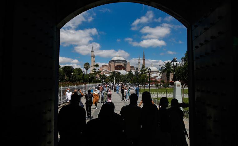 أردوغان وحزبه يدخلان بتركيا في نفق مظلم