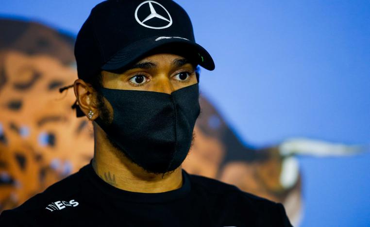 هاميلتون مرشحا قويا للتتويج على حلبة سيلفرستون