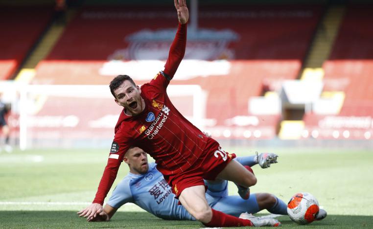 لاعب ليفربول آندرو روبرتسون 