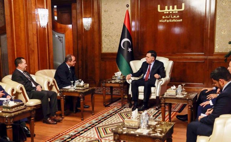 وزير الخارجية الجزائري في لقاء سابق مع رئيس حكومة الوفاق الليبية
