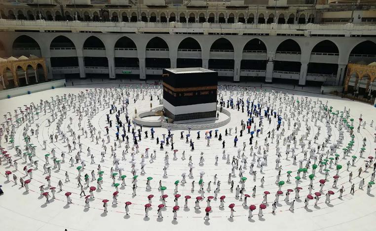 الطواف حول الكبعة مع احترام شرط التباعد الاجتماعي