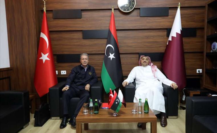 وزير الدفاع التركي خلوصي اكار ووزير الخارجية القطري خالد بن محمد العطية