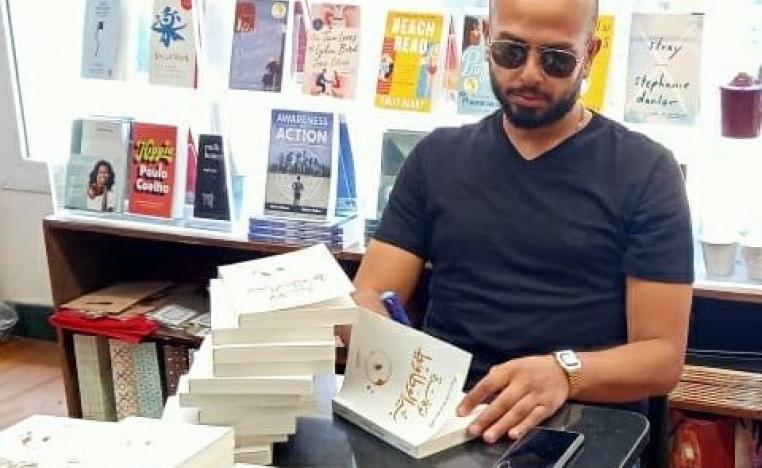 الروائي احمد مراد يوقع روايته الجديدة (الصورة من صفحته الرسمية على فيسبوك)