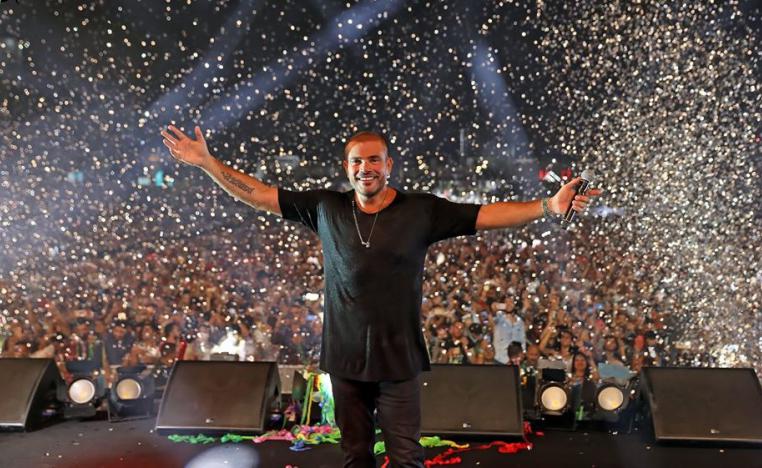 عمرو دياب (الصورة من صفحة الفنان الرسمية على فيسبوك)