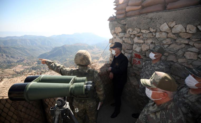 وزير الدفاع التركي يشرف بنفسة على عمليات انتهاك الأراضي العراقية