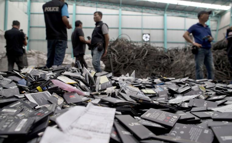   النفايات الإلكترونية تحتوي على نسب عالية من المواد السامة 