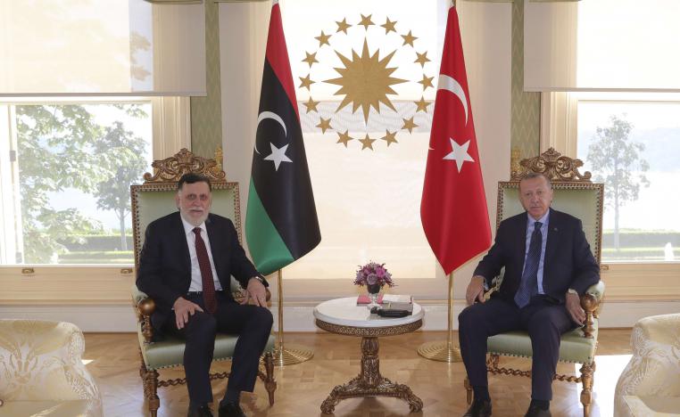 لقاء سابق بين الرئيس التركي رجب طيب اردوغان ورئيس حكومة الوفاق الليبية فايز السراج