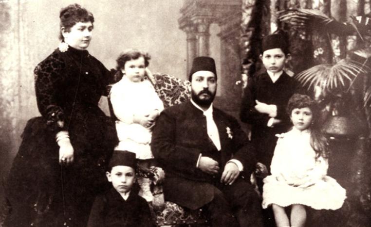 مياه فسفورية هادئة