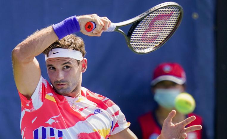 لاعب التنس البلغاري يصطدم بالصربي كيتشمانوفيتش او الياباني نيشيوكا