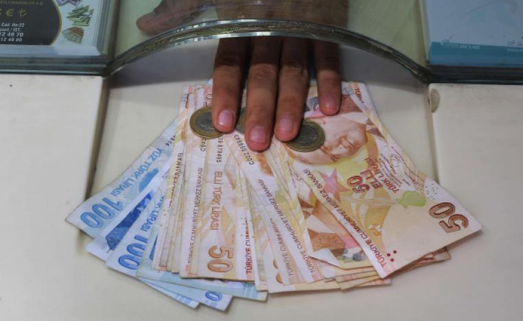 انهيار تلو الآخر لليرة التركية