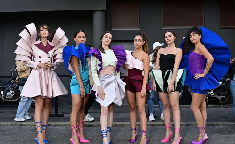 عرض لدار فالنتينو في اسبوع الموضة في ميلانو