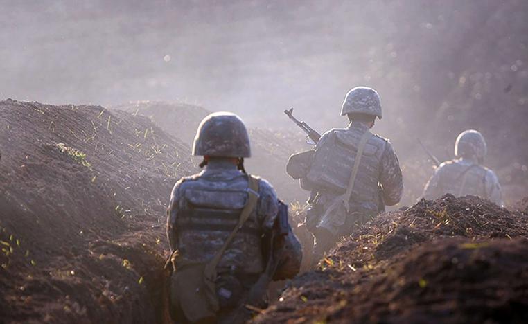 جنود من القوات الأرمنية على خط الموجهة في اقليم ناغورنو قرة باغ 